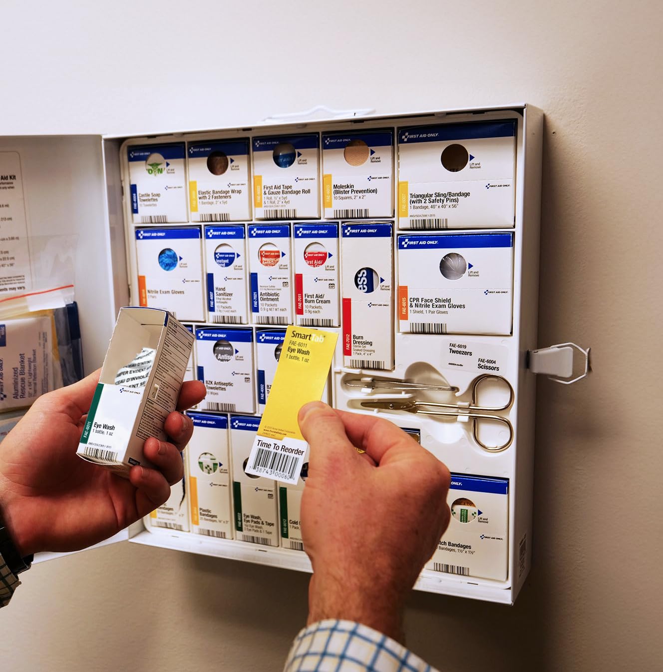 First Aid Only Eye Wash Solution, Sterile Isotonic Buffered Solution for Flushing & Irrigating Eyes, 1-oz Bottle